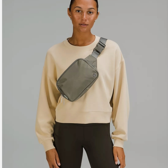 Lululemon 2L belt bag - Picture 3 of 4